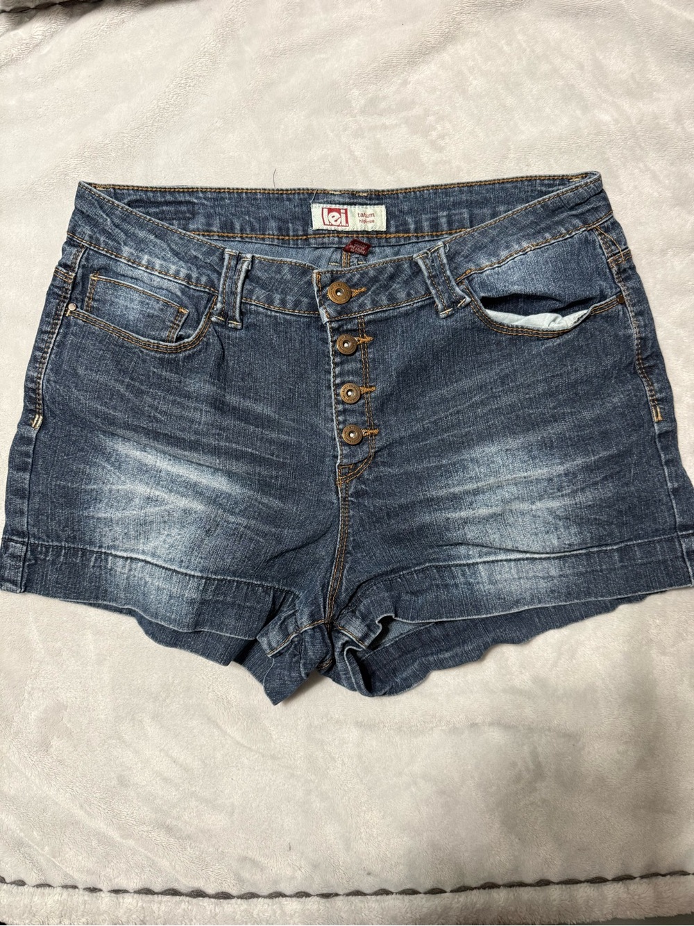 lei Women's Dark Wash Button-Front Denim Shorts